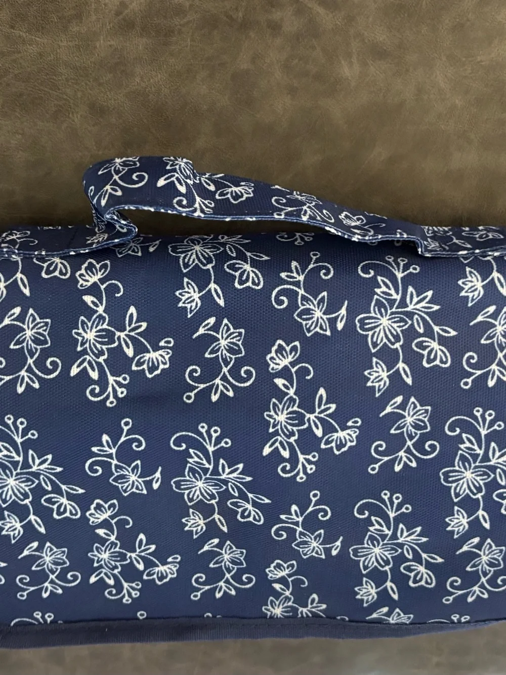 temp-tations Floral Lace 10-Piece Gadget Essentials Roll-Up Kit Navy/White